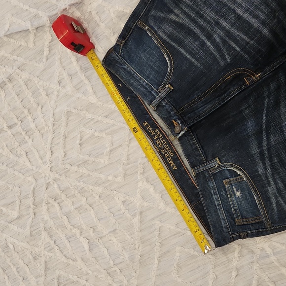 Dark wash, lightly distressed American Eagle jean shorts size 36! - Picture 8 of 10